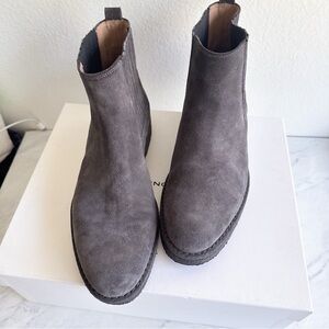 EUC Vince Carmine Chelsea Boots Size 9.5 US in Graphite Gray Suede